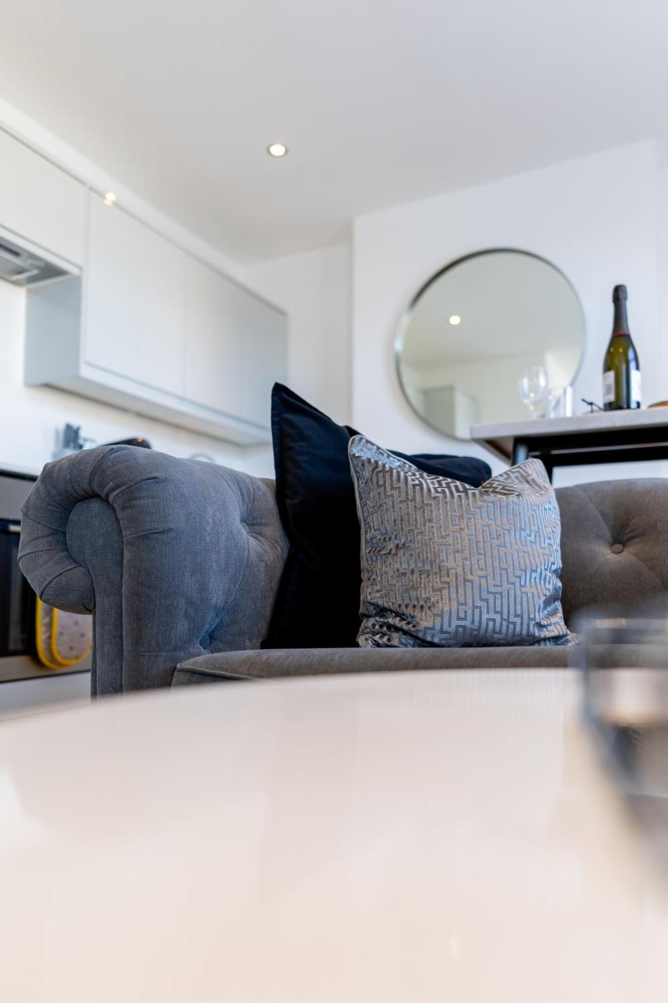 Boutique City Centre Apartments Cardiff Extérieur photo